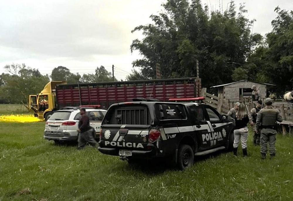Ação policial impede carregamento ilegal de gado
